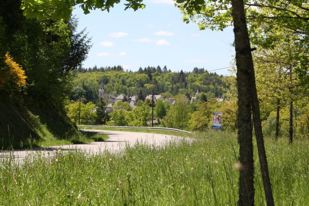 Auberge De Saint Julien Aux Bois Esterno foto